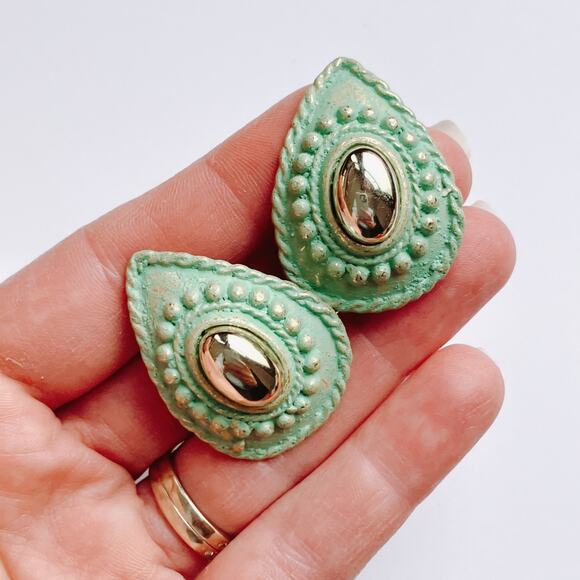 VTG 80s Mint Green Clip On Earrings Teardrop Reflective Metallic Cabochon Artsy - Picture 3 of 9
